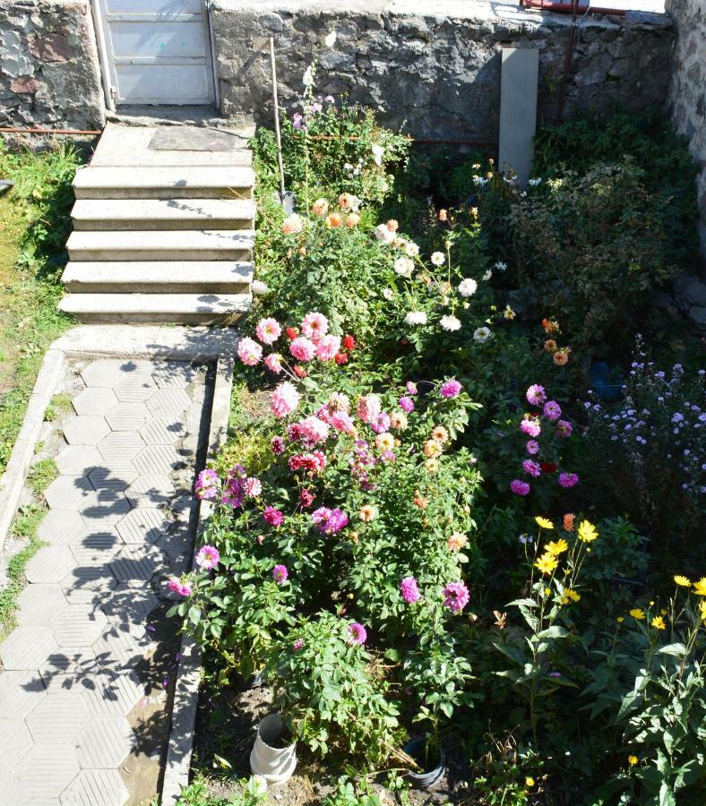 Zaza'S House Hotel Kazbegi Ngoại thất bức ảnh
